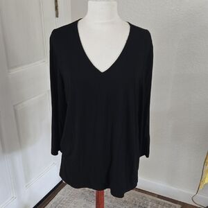 Chico's Black V-Neck Long Sleeve Tee